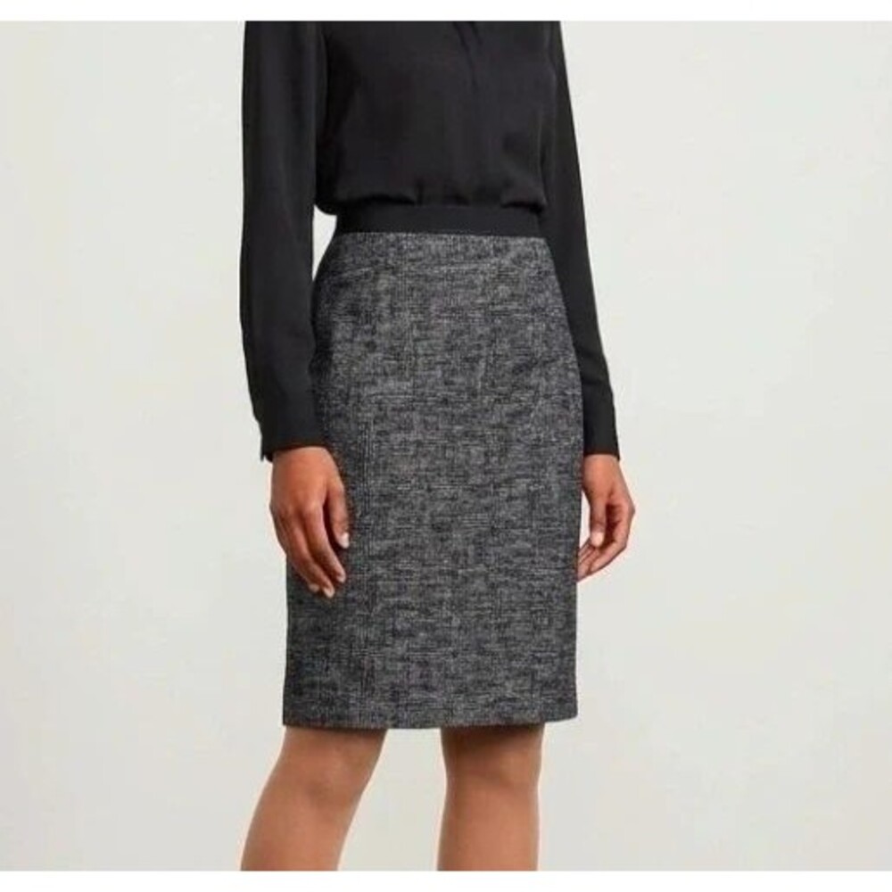 Elie Tahari mini skirt, lined size 8
